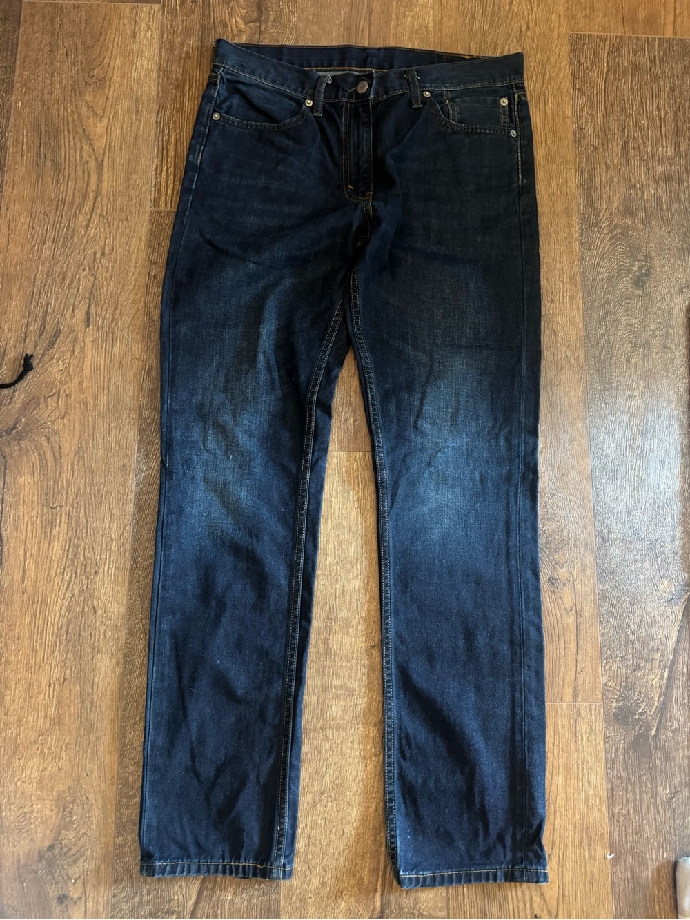 Levi's Men's Straight Jeans in Dark Blue Denim - Picture 3 of 4